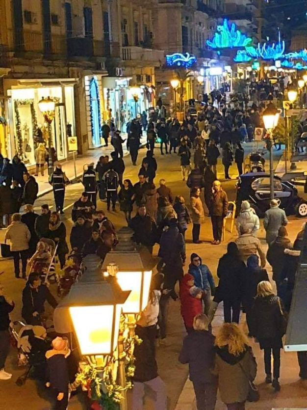 TARANTO. I negozi associati a CasaImpresa inaugurano la stagione delle aperture domenicali in vista del Natale
