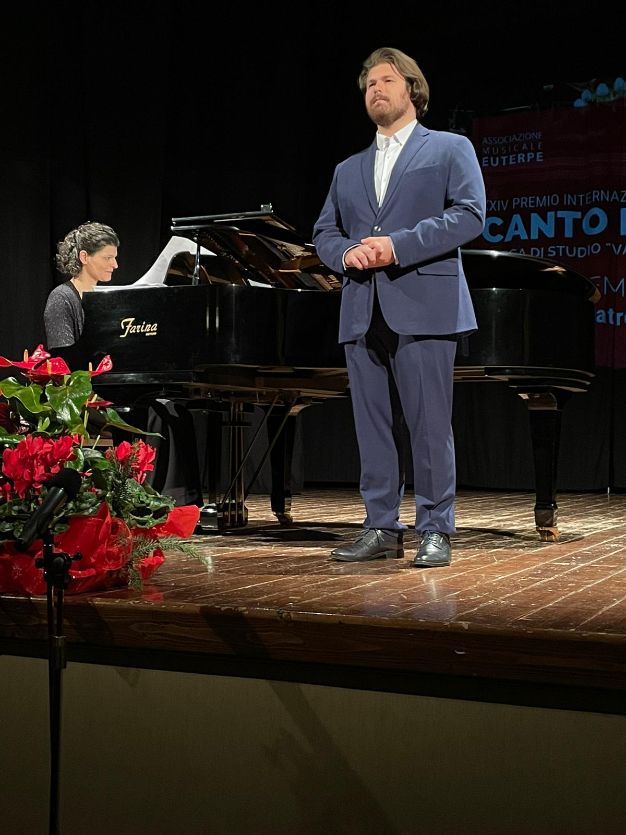 Fasano. XXIV PREMIO INTERNAZIONALE DI CANTO LIRICO. Vittoria ex-aequo per il pugliese Antonio Mandrillo e la siciliana Chiara Maria Fiorani